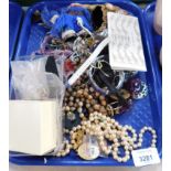 A group of costume jewellery and effects, necklaces, wristwatches, dress necklaces, etc. (1 tray)