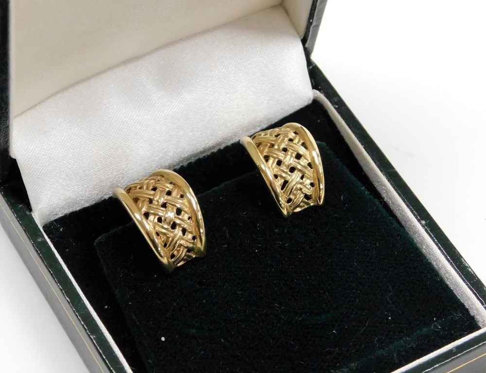 A pair of 9ct gold earrings, each rounded with tapered lattice design, on spring clip backs, 4.8g al