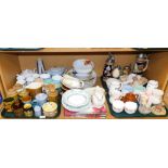 General household effects, to include Hornsea pottery, a Bronte pattern condiment pot, various mugs,