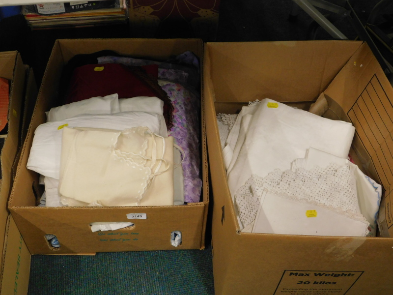 Various linen, some work linen, table settings, etc. (2 boxes)