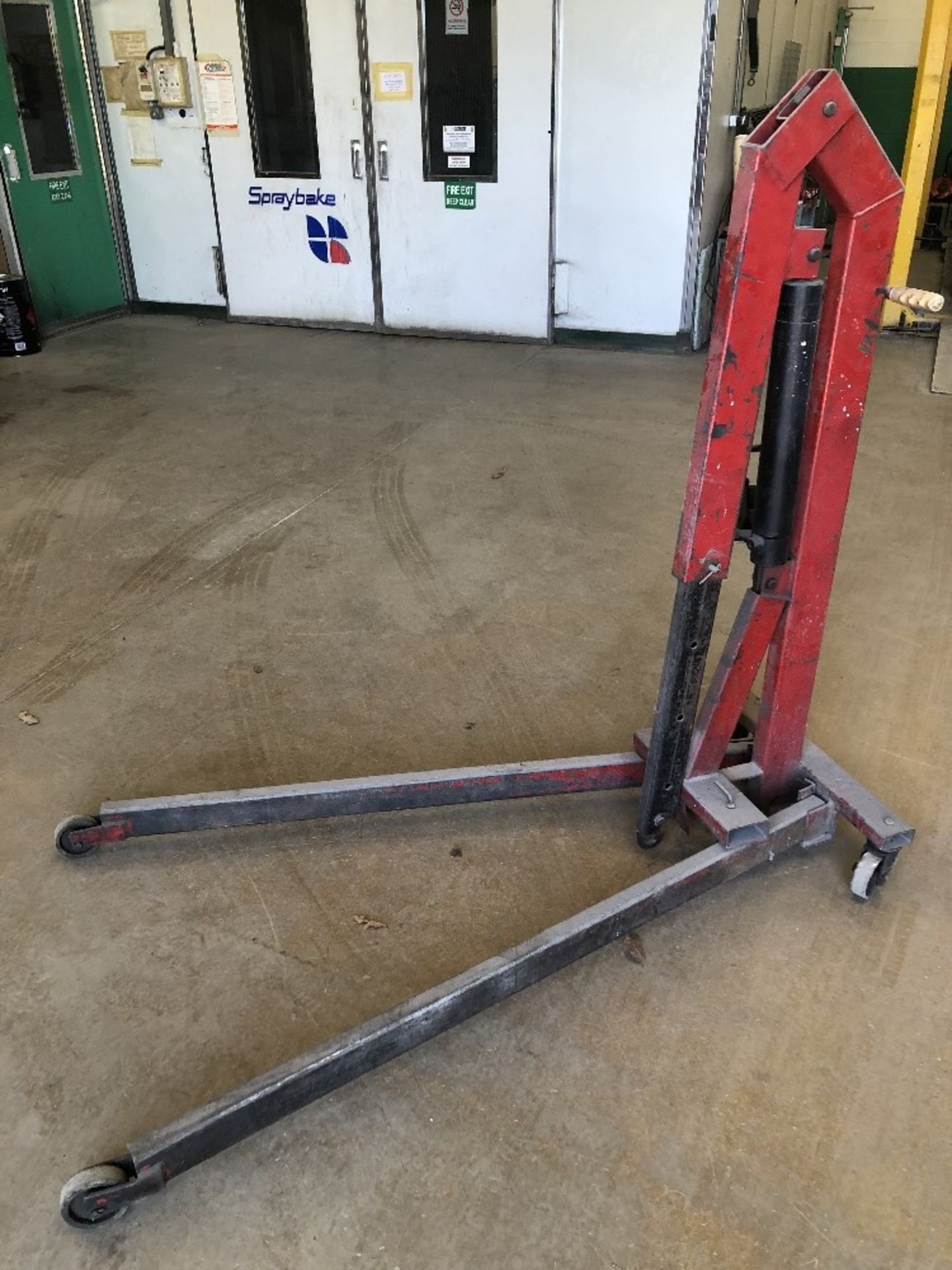 An engine lift