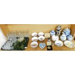 A group of glassware, to include Weissen Burger Pilsener beer glasses, wine glasses, a Wedgwood Jasp