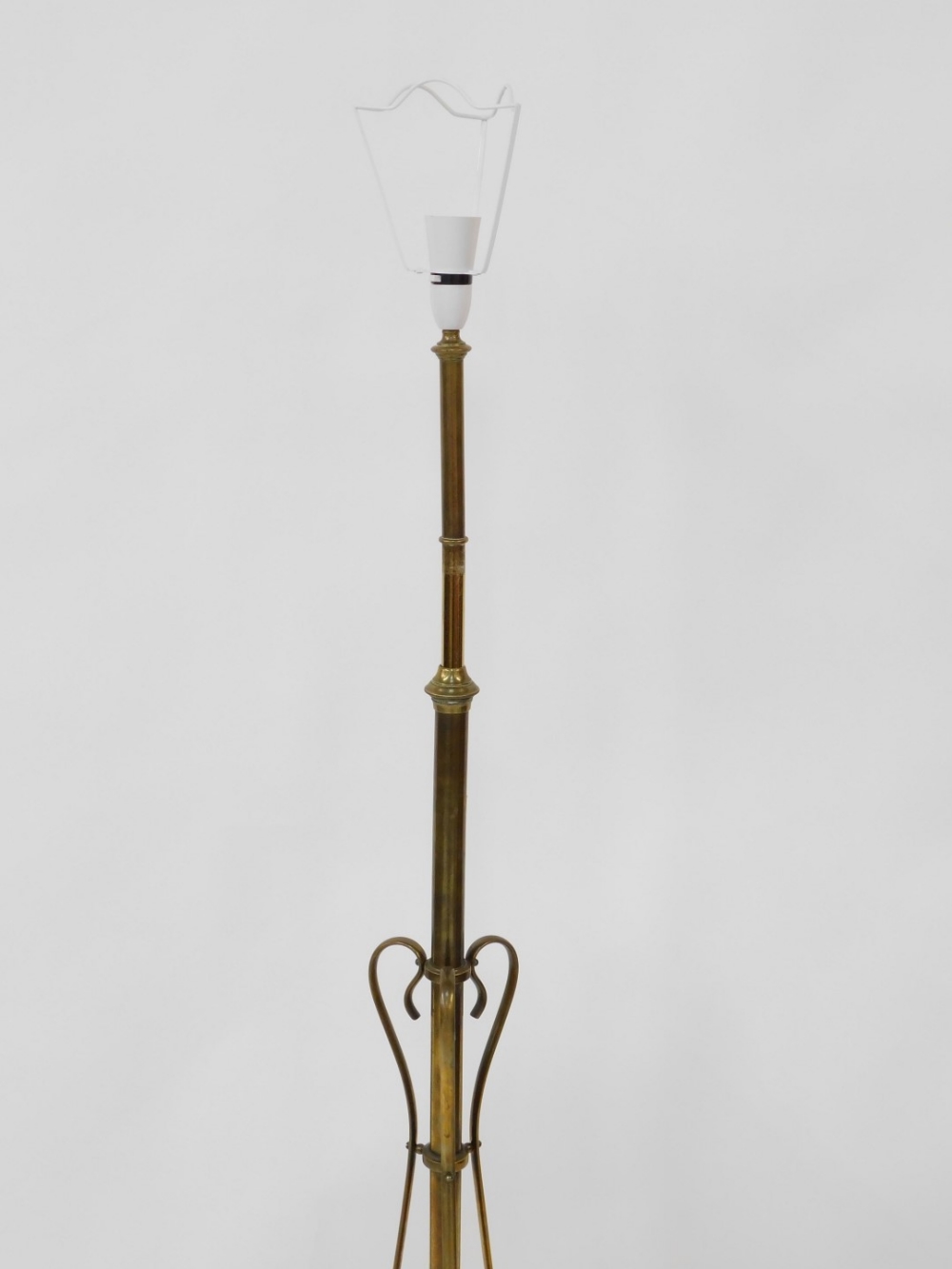 A Victorian Art Nouveau brass telescopic standard lamp, 164cm high. - Image 3 of 3