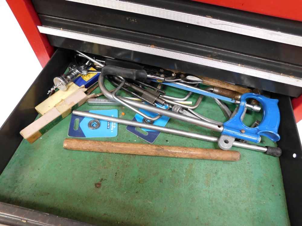 A red metal tool chest and contents, comprising spanners, Craftsmans wrenches, chisels, saws, etc, 1 - Image 4 of 7