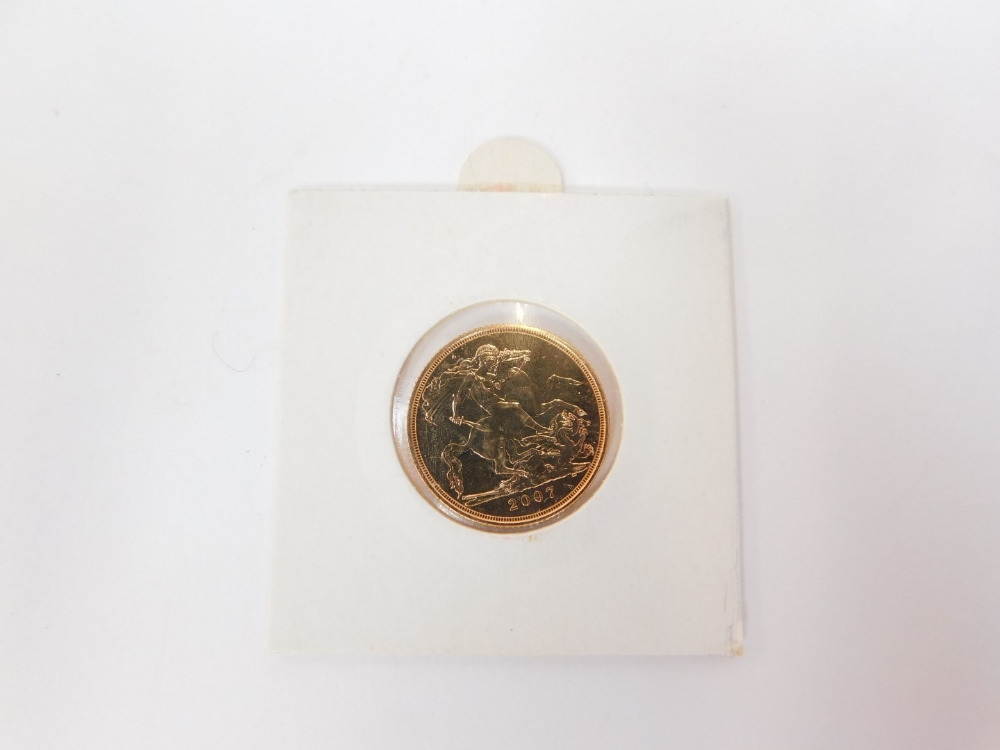 An Elizabeth II full gold sovereign, dated 2007. - Image 2 of 2