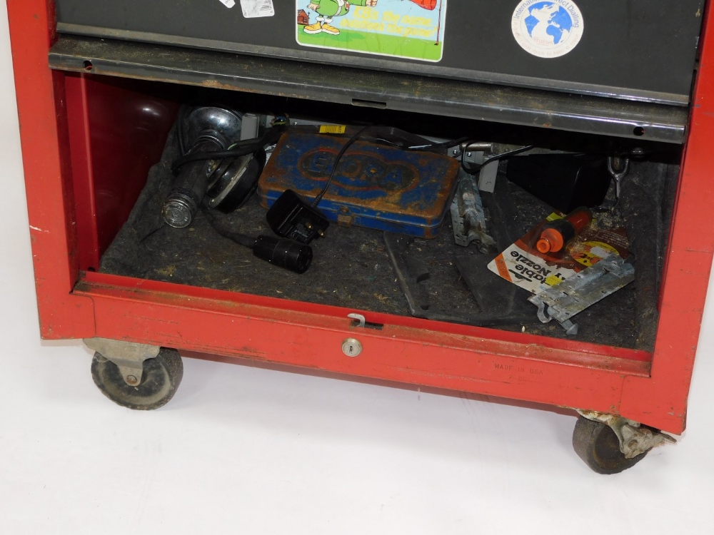 A red metal tool chest and contents, comprising spanners, Craftsmans wrenches, chisels, saws, etc, 1 - Image 7 of 7