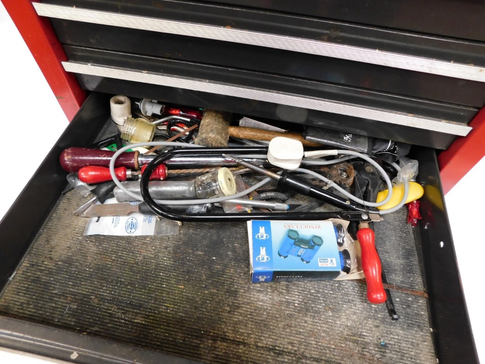 A red metal tool chest and contents, comprising spanners, Craftsmans wrenches, chisels, saws, etc, 1 - Image 5 of 7