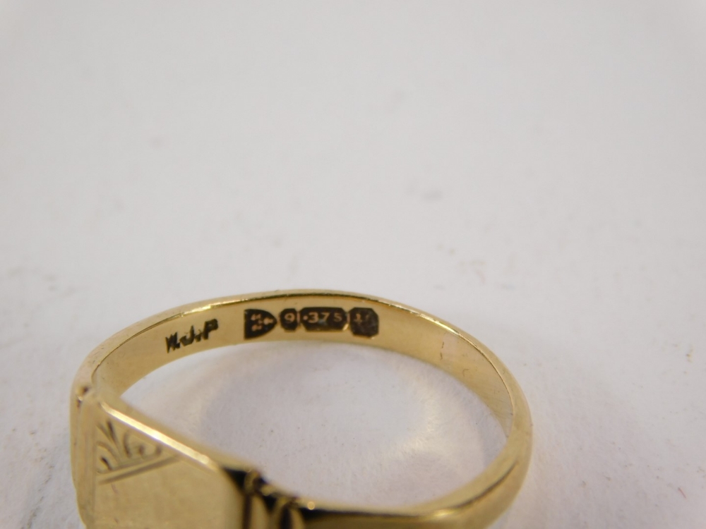 A 9ct gold signet ring, with rectangular panel, with floral inset and stepped design shoulders, 2.8g - Image 2 of 2