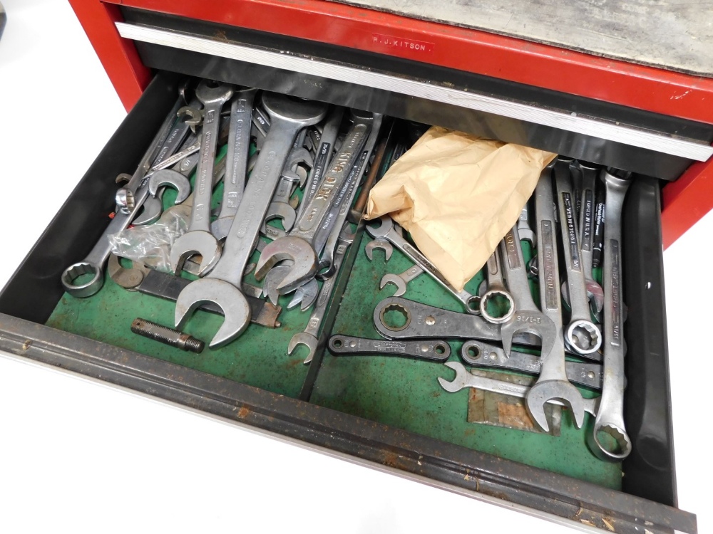A red metal tool chest and contents, comprising spanners, Craftsmans wrenches, chisels, saws, etc, 1 - Image 3 of 7