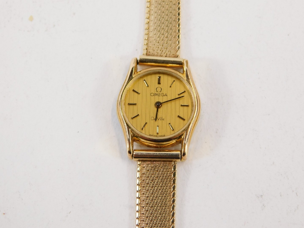 A 9ct gold Omega De Ville lady's wristwatch, with circular watch head, with 1.5cm dial, on bar set b - Image 2 of 5