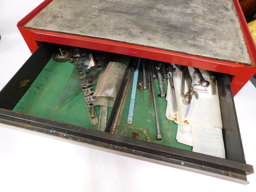 A red metal tool chest and contents, comprising spanners, Craftsmans wrenches, chisels, saws, etc, 1 - Image 2 of 7