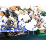 A large quantity of cat and dog ornaments, etc.
