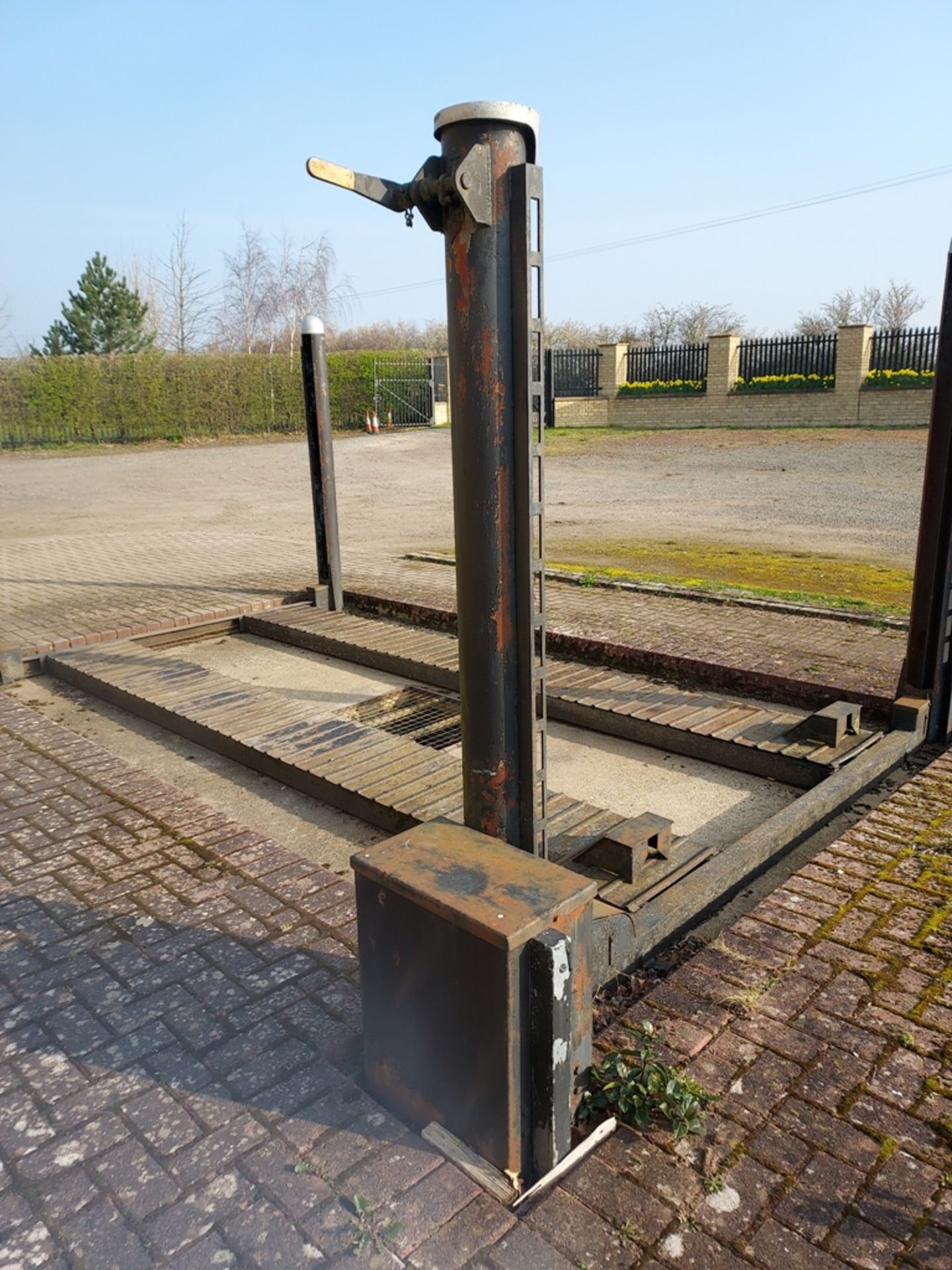 An outdoor 3 ton Bradbury 4 post vehicle lift, 3 phase. - Image 4 of 4
