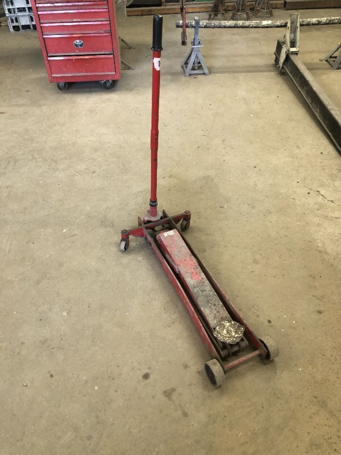 A trolley jack, 1 ton high lift.