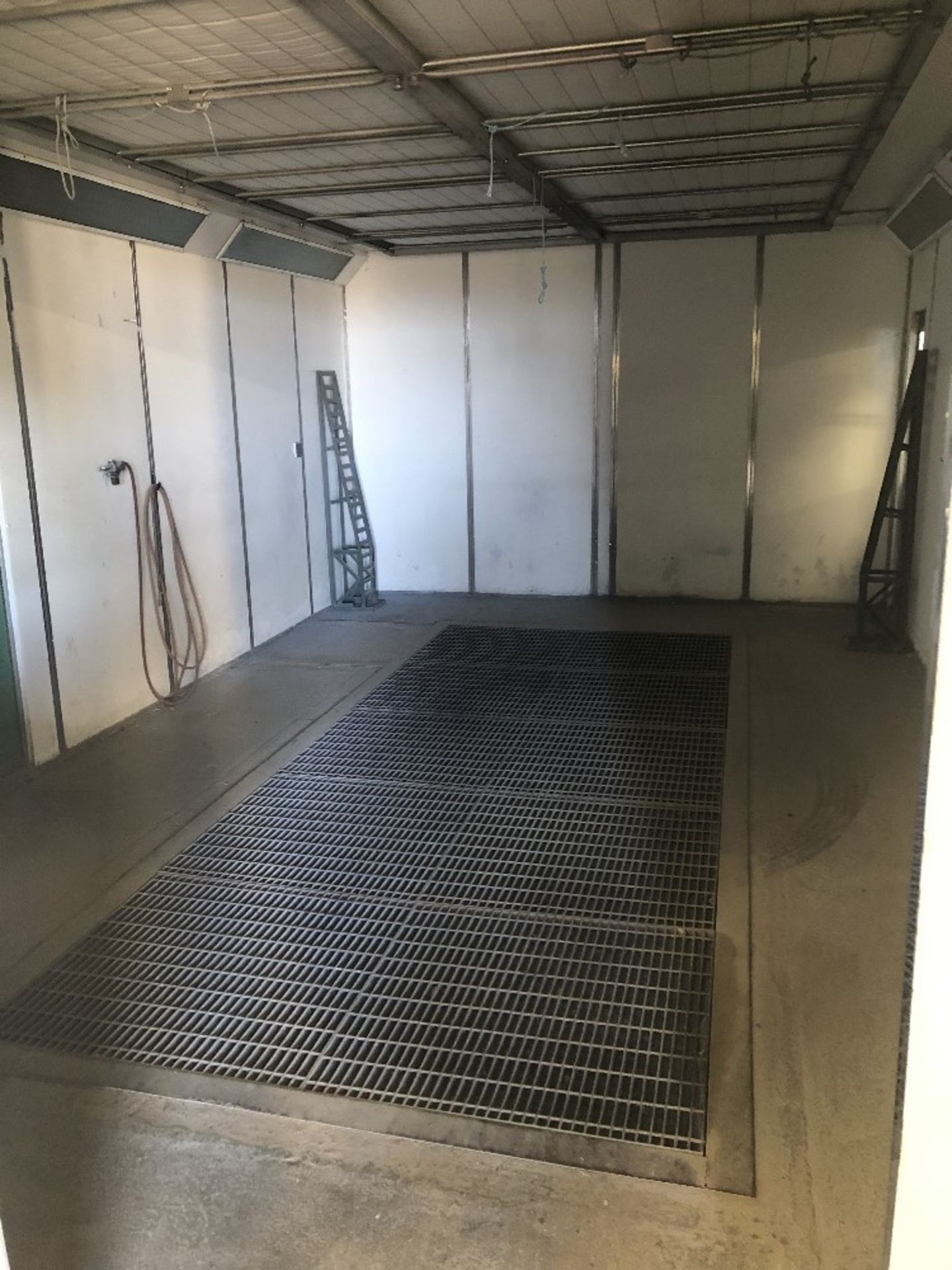 A Spraybake green spraying booth, - Image 2 of 3