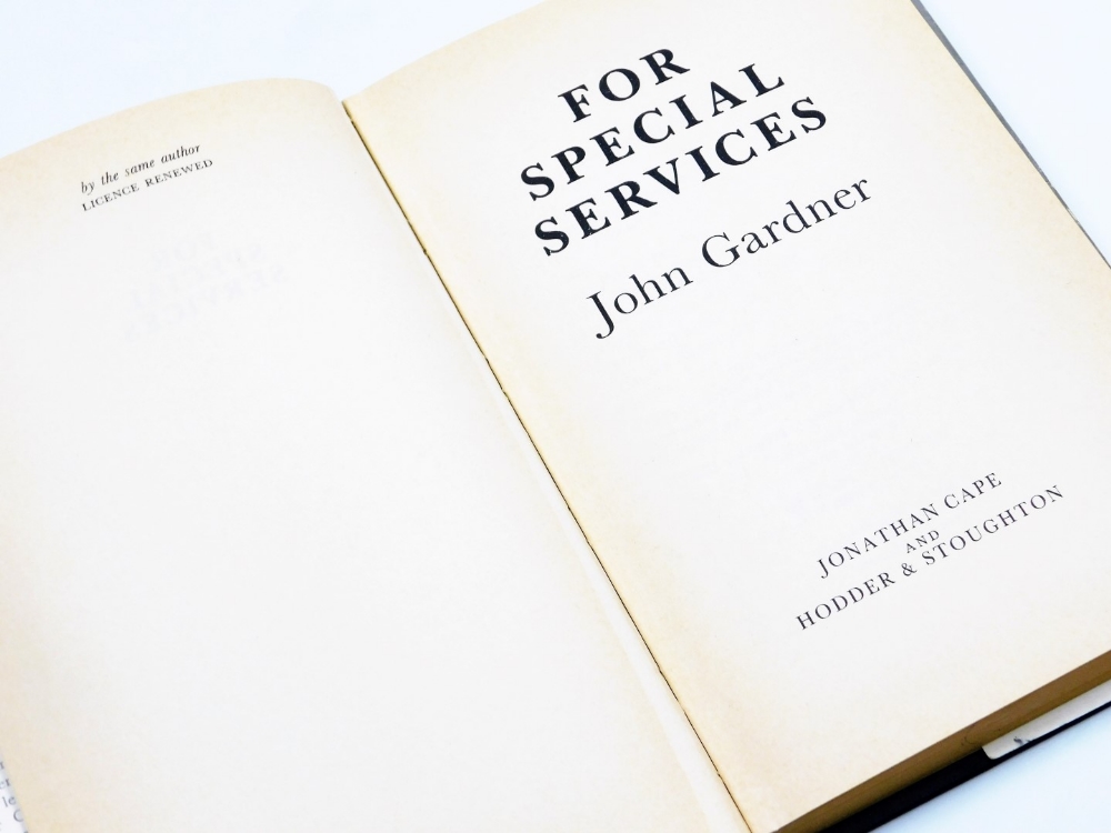 Gardner (John). For Special Services, first edition, hardback, published by Jonathan Cape, London 19 - Bild 3 aus 4