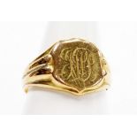 A signet ring, with shaped shield crest bearing initials, but rubbed, on reeded shoulders, yellow me