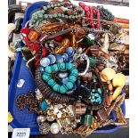 Costume jewellery and effects, chunky beaded necklaces, gold plated necklaces, etc. (1 tray)