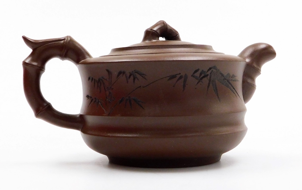 A modern Yixing purple clay tea set, comprising teapot, six cups and six saucers, in presentation bo - Image 3 of 8