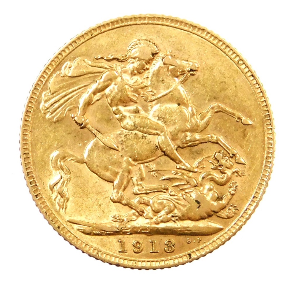 A George V gold full sovereign 1913, 8.0g.