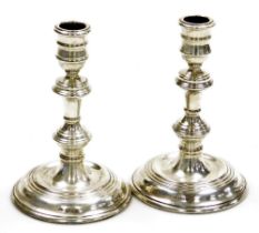 A pair of 17thC style loaded silver candlesticks, JA Campbell, London 1990, 15.5cm high, 18¼oz all i