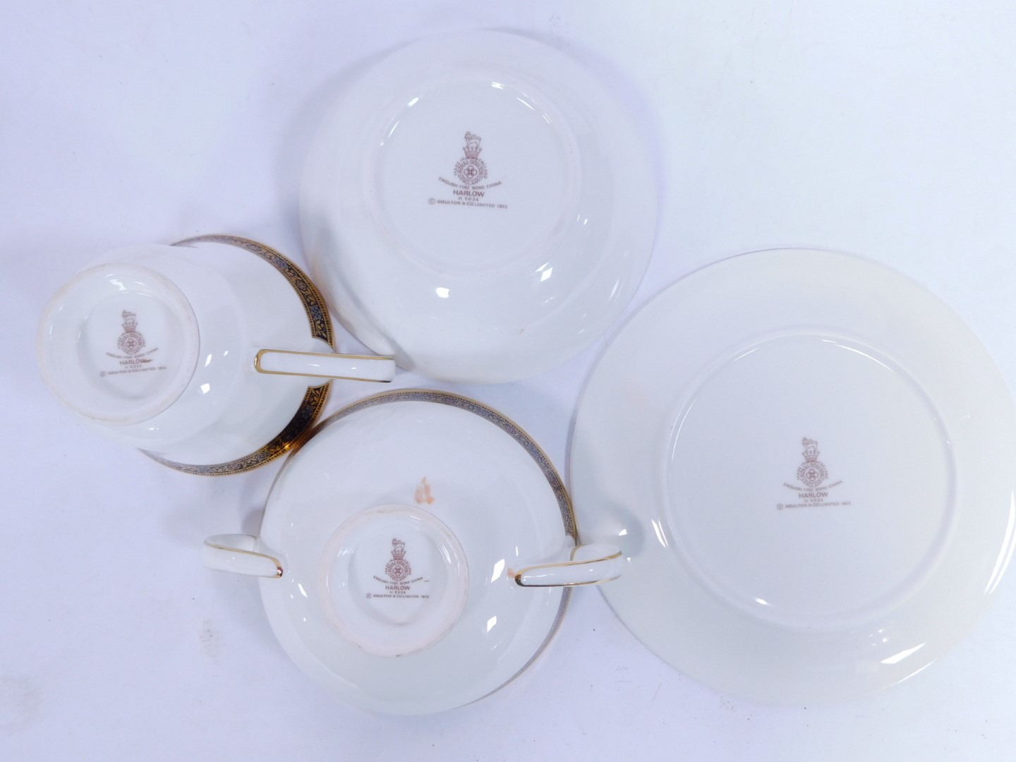A Royal Doulton Harlow pattern part tea and dinner service, comprising teapot, gravy boat and - Image 2 of 2