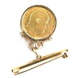 An Edward VII half gold sovereign, 1907, in 9ct gold mount, brooch setting, 3cm high, 7.2g all in.