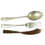 Two items of World War I plated cutlery, comprising a fork number 4802777, and a spoon numbered RE'0