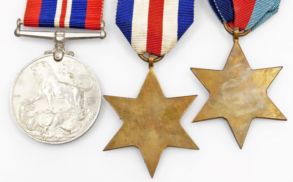 Withdrawn pre sale - Three World War II medals, a France and Germany Star, a 1939-45 Star, and a 193 - Bild 2 aus 2