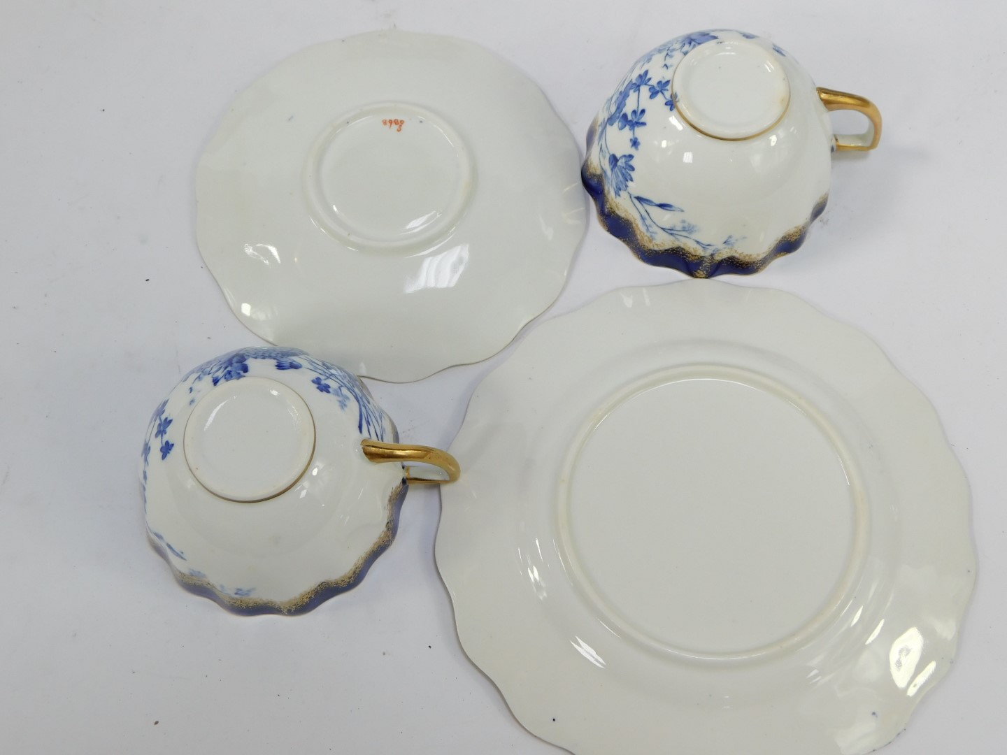 A 20thC blue and white part tea service, comprising teapot, six cups, five saucers, six side plates, - Bild 3 aus 3