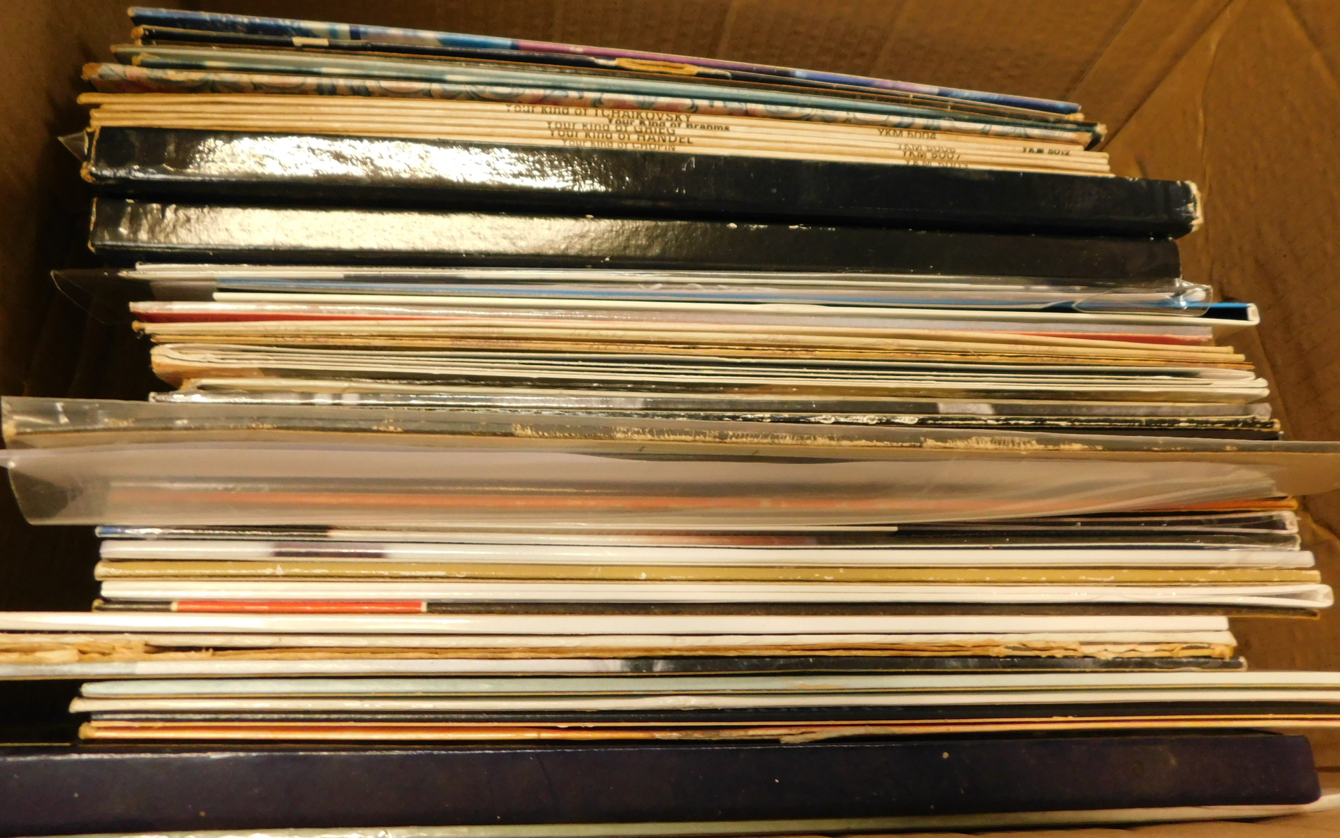 Various records, 33rpm, modern music, Astrud Gilbrto, Mozart box set, various others, etc. (1 box) - Image 2 of 2