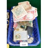 Jewellery and trinkets, foreign bank notes, souvenir coins, silver neck chain, etc. (1 box)