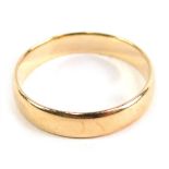 A 9ct gold wedding band, size K-L, 1.9g.