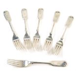 A set of six George V silver dinner forks, by Elkington and Co, fiddle pattern each with E initial e