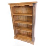 A pine open bookcase, with three fixed shelves, 147cm high, 88cm wide.