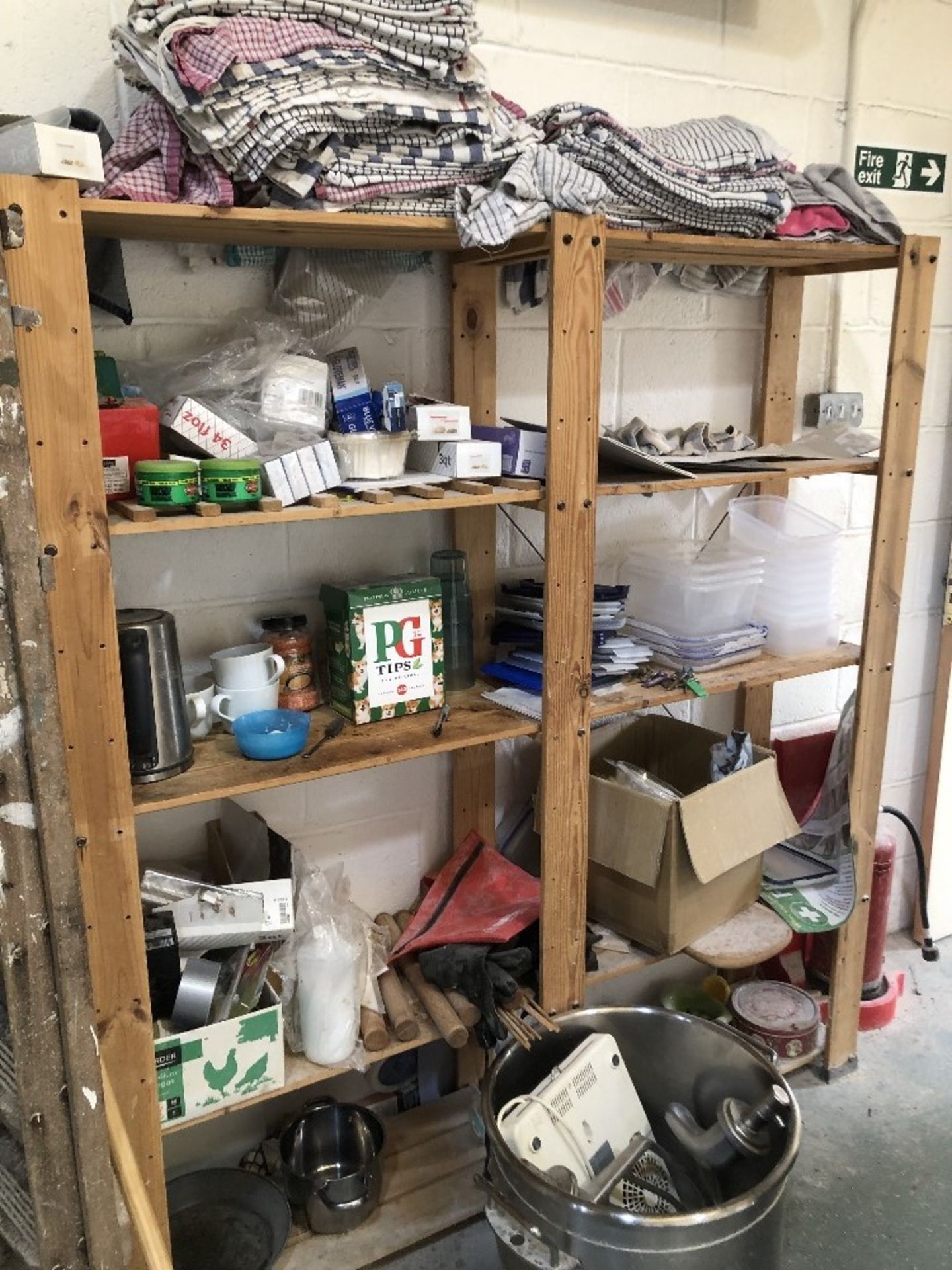 The residual sundries in the unit, viz. bottles, consumables, etc. NB. VAT is payable on this lot at