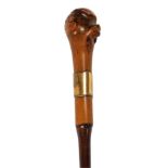 An early 20thC root wood and Malacca walking cane, with an 18ct gold plated collar, 85cm high.