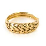 A 9ct gold dress ring, with knotted rope design on three bar band, size N ½, 3.6g.