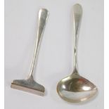 A George VI silver christening set, comprising spoon and pusher, Sheffield 1939, ¾oz.
