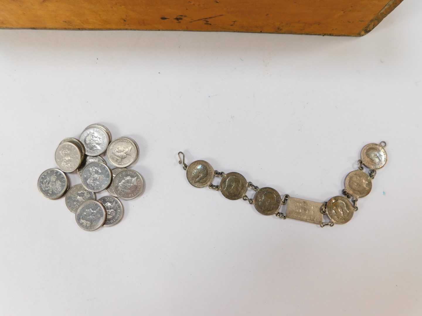 UK and World coinage, Cartwheel Pennies, Pennies, Halfpennies, Florins, silver coin bracelet, etc, a - Image 3 of 3