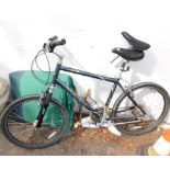 A Trek Navigator 300 bicycle, garden shears and a hammock. (3)