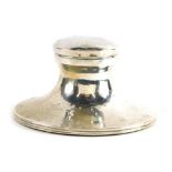 An Elizabeth II silver ink well, of circular form with hinged lid plain glass liner, and baize lined