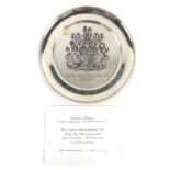 The Royal Silver Jubilee 1952-77 silver commemorative plate, etched with lion and unicorn crest, Bir