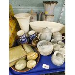 Various china and effects, onyx eggs, various vases, studio type and others, etc. (a quantity)
