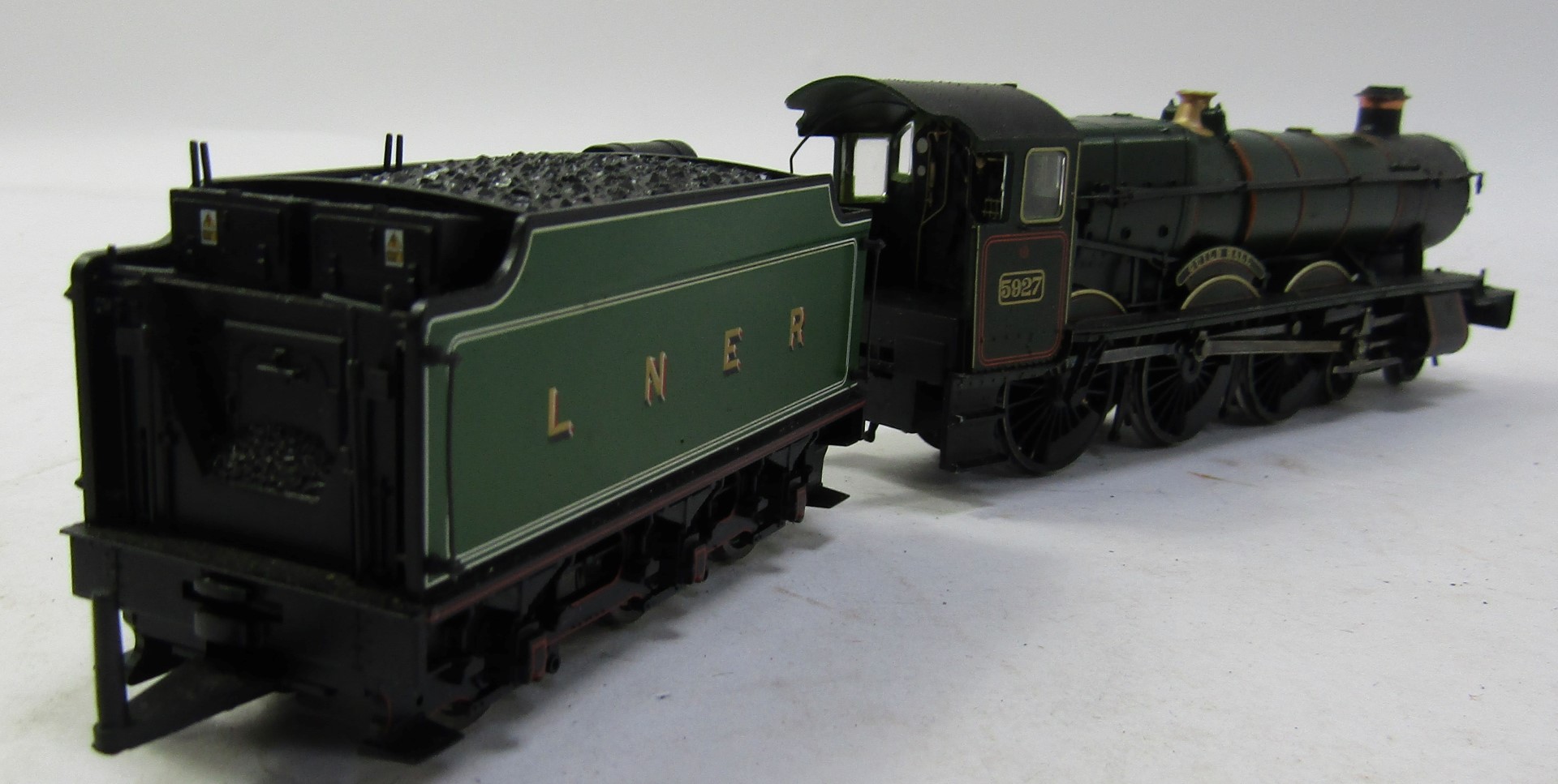 A Bachmann Branchline OO gauge Guildhall locomotive and tender, BR class DCC fitted, 4-6-0, 5927. - Bild 3 aus 5
