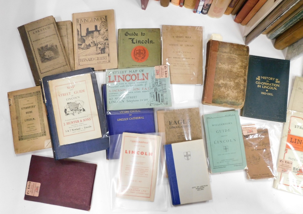 Lincoln.- c. 50 books and pamphlets relating to the history of Lincoln, the city and Cathedral. - Bild 5 aus 8