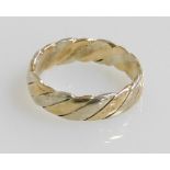 A 9ct two colour gold wedding band, size K, 3.0g.