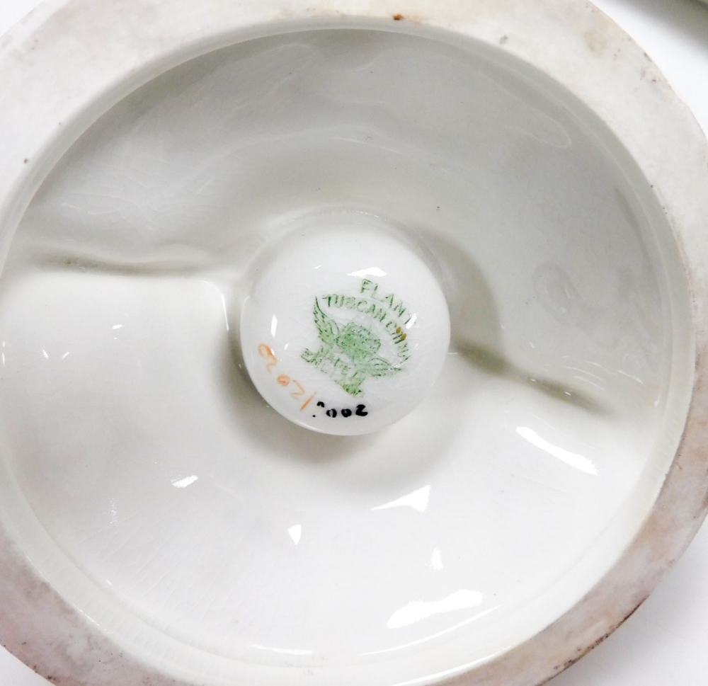 A Royal Crown Derby part tea service, decorated in the Vine pattern, comprising four teacups, six sa - Bild 3 aus 3