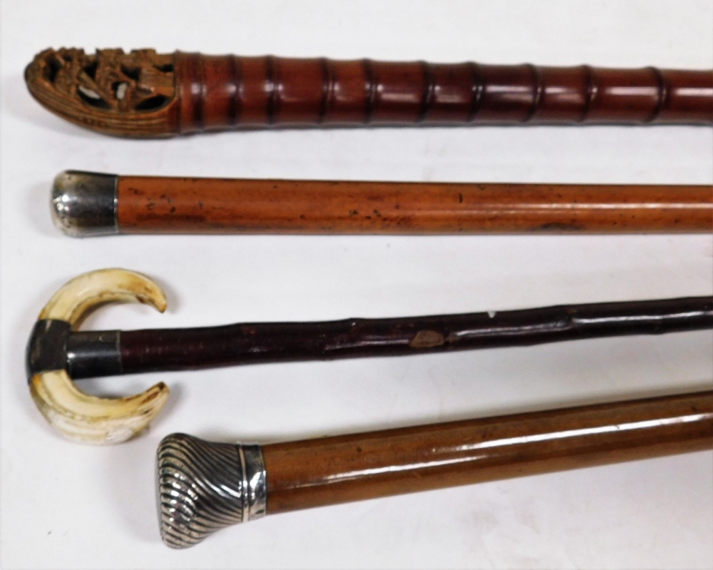 A group of walking canes, comprising a Victorian malacca cane with silver mount, London 1900, 90.5cm - Bild 2 aus 2