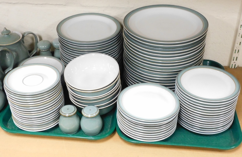 An extensive Denby Regency Green pottery part dinner and tea service, to include dinner plates, teap - Bild 2 aus 5